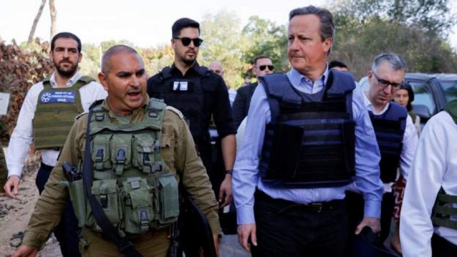 Kryediplomati David Cameron në Izrael viziton kibucin ku ndodhi masakra
