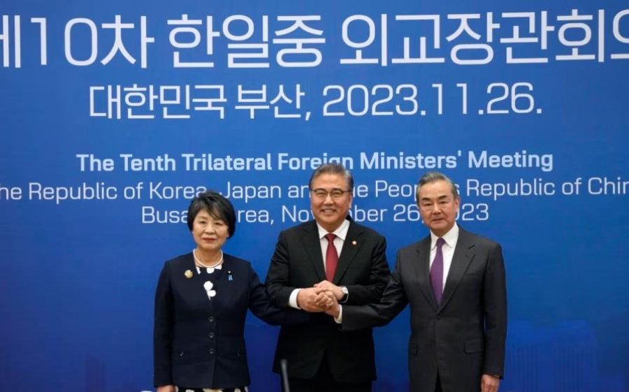 VOA/ Koreja e Jugut, Japonia dhe Kina bien dakord për të rifilluar takimet e nivelit të lartë