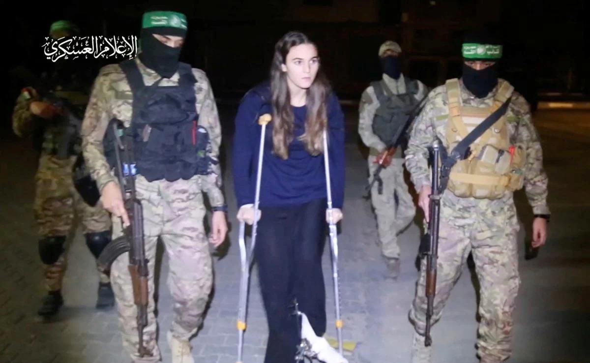 Kthimi prekës i Maya Regev te familja e saj pasi u lirua nga Hamasi