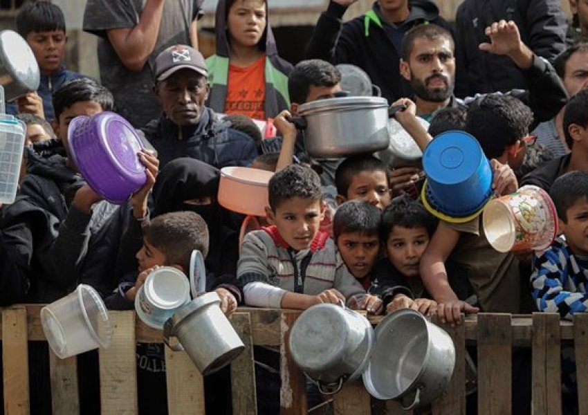 Programi Botëror i Ushqimit ngre alarmin: Gratë dhe fëmijet janë në rrezik të lartë nga uria në Gaza