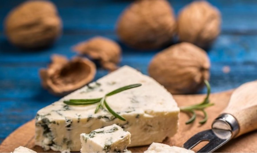 A është e rrezikshme për shëndetin të konsumoni djathë të mykur?