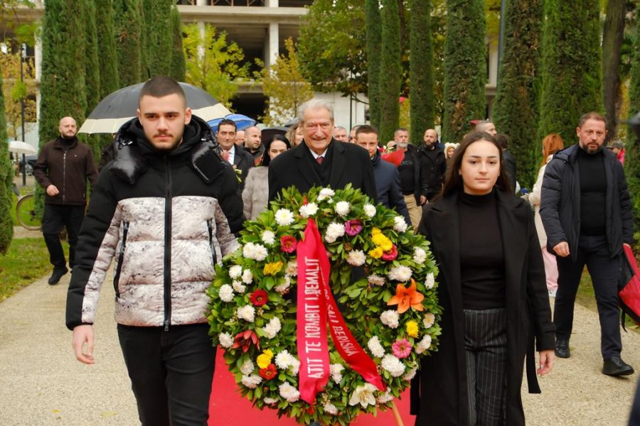 Berisha zotohet para varrit të Ismail Bej Vlorës: Pashiqin shqiptar do e dërgojmë në Beograd