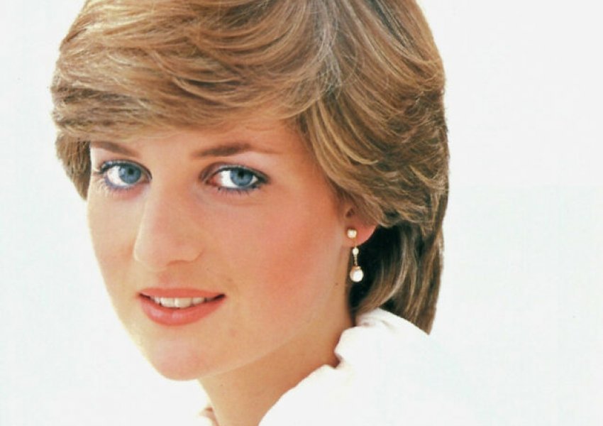Del në ankand këmisha që Princesha Diana ka veshur për fotografitë e fejesës