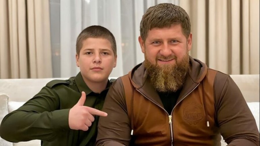 Ndodh edhe kjo! Djali i mitur i liderit çeçen Kadyrov, emërohet vëzhgues në batalionin e ushtrisë ruse