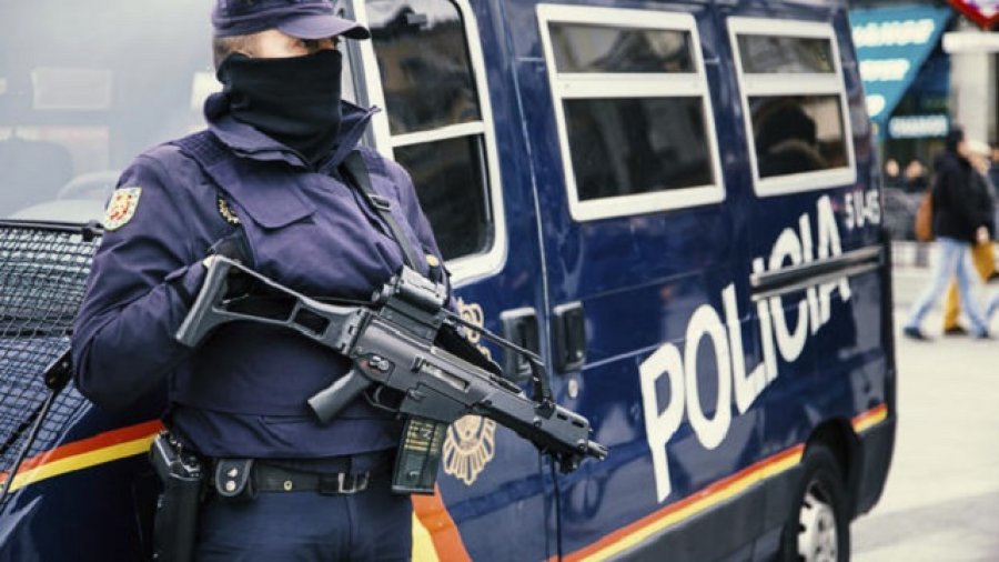 Zbulohen plantacione me marijuanë në Spanjë, policia arreston 8 shqiptarë
