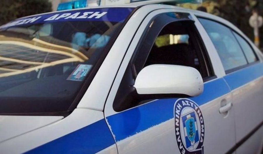 ‘Borxh i drogës’! Katër grekë rrahin e kërcënojnë me armë 17-vjeçarin shqiptar
