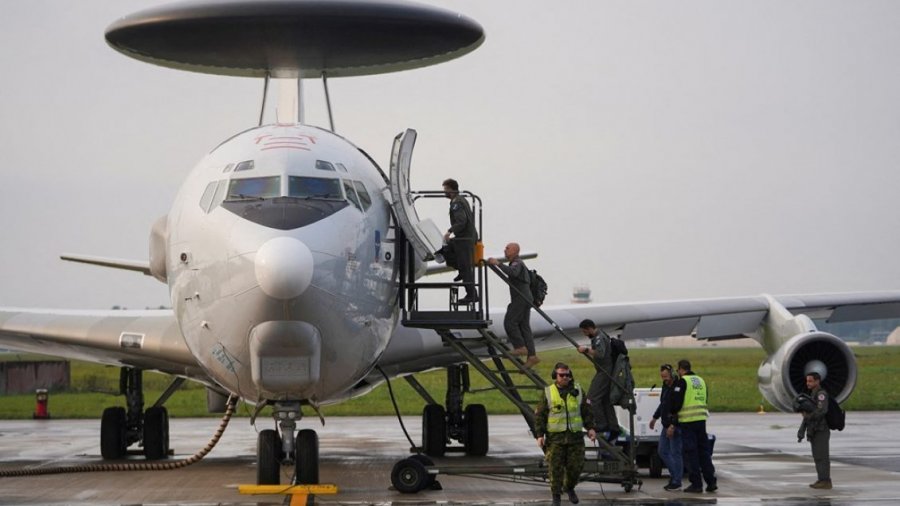 NATO dërgon aeroplanë për të ‘monitoruar aktivitetin ushtarak rus pranë kufirit të aleancës’