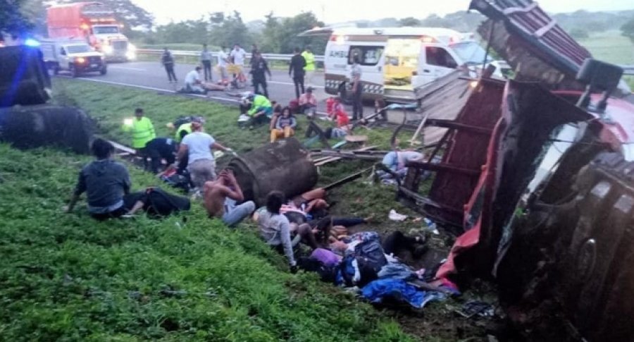 Ëndrra amerikane kthehet në tragjedi, 10 të vdekur dhe 25 të plagosur pas përmbysjes së furgonit në kufi me Guatemalën