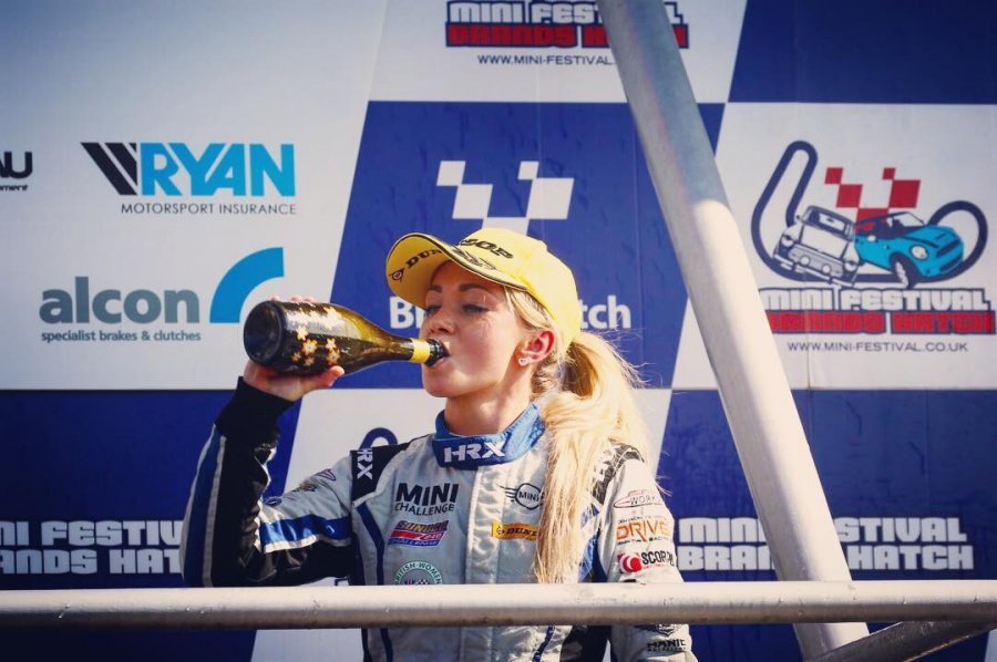 FOTO/ Femra e parë pilote në Formula 1, Xhesika Haukins: Dua të frymëzoj edhe të tjera