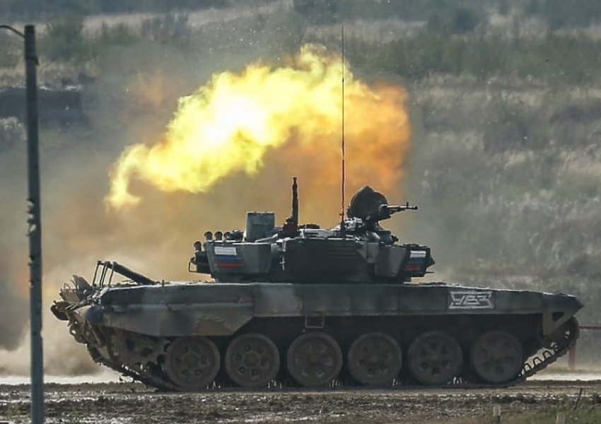 Ushtari ukrainas gjen tankun rus që nuk funksiononte, i telefonon zyrës ruse për asistencë
