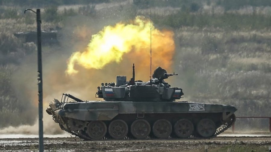 Ushtari ukrainas gjen tankun rus që nuk funksiononte, i telefonon zyrës ruse për asistencë