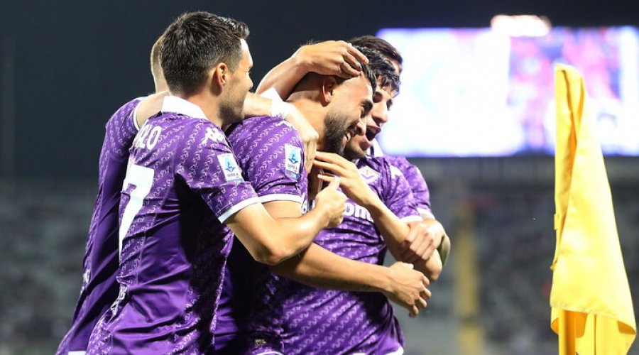 Fiorentina kalon pa probleme Cagliarin dhe ngjitet e pesta