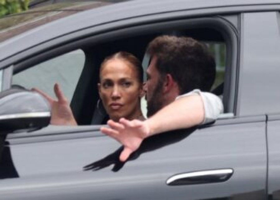 Gjërat nuk qenkan mirë! Jennifer Lopez dhe Ben Affleck fotografohen duke debatuar