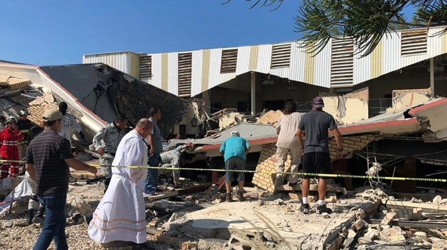 VIDEO/ Ngjarje e rëndë në Meksikë, nëntë të vdekur pas shembjes së një çatie në kishë