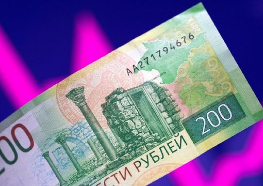 Zhvlerësohet sërish valuta ruse kundrejt dollarit amerikan