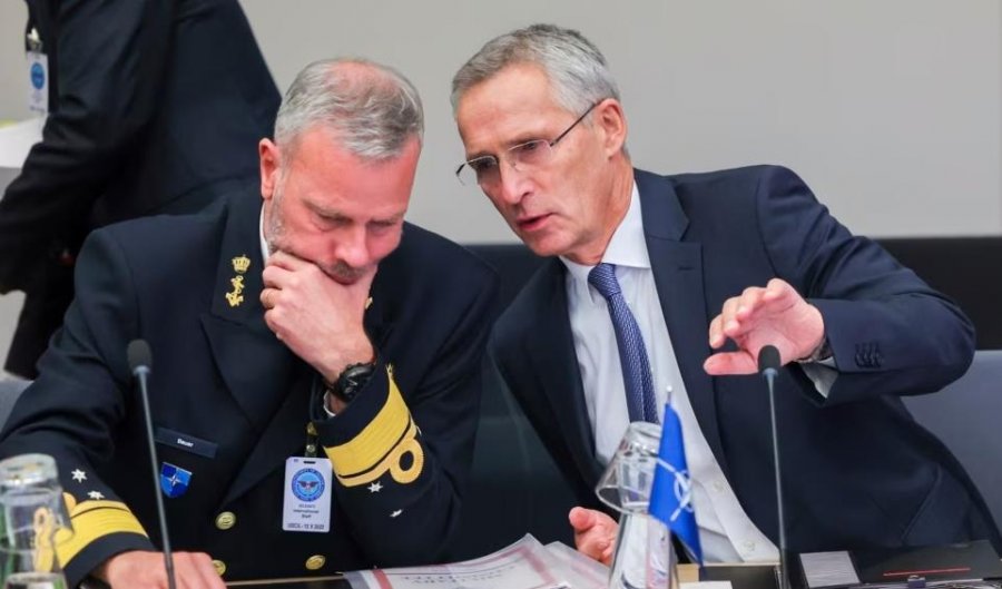 VOA/ NATO kërkon rritjen e prodhimit të armëve, paralajmëron se depot po zbrazen