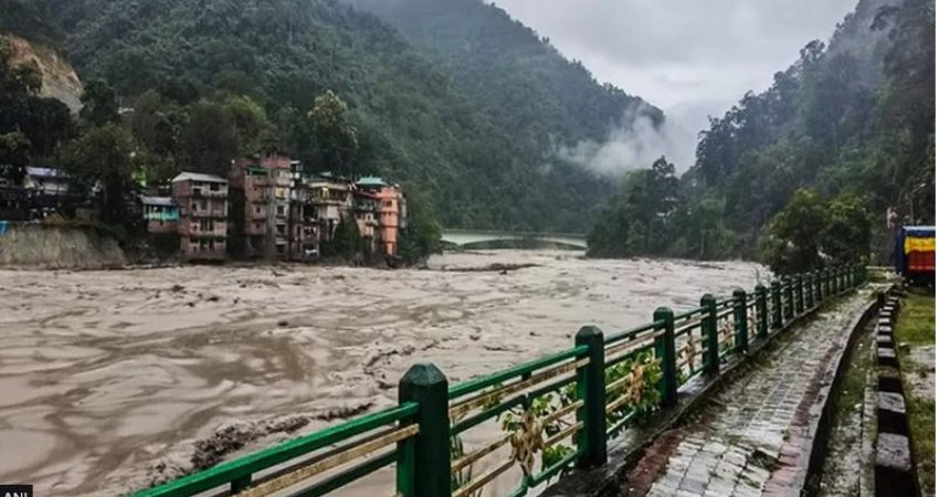 India në garë me kohën për të shpëtuar 102 të zhdukur në përmbytjet