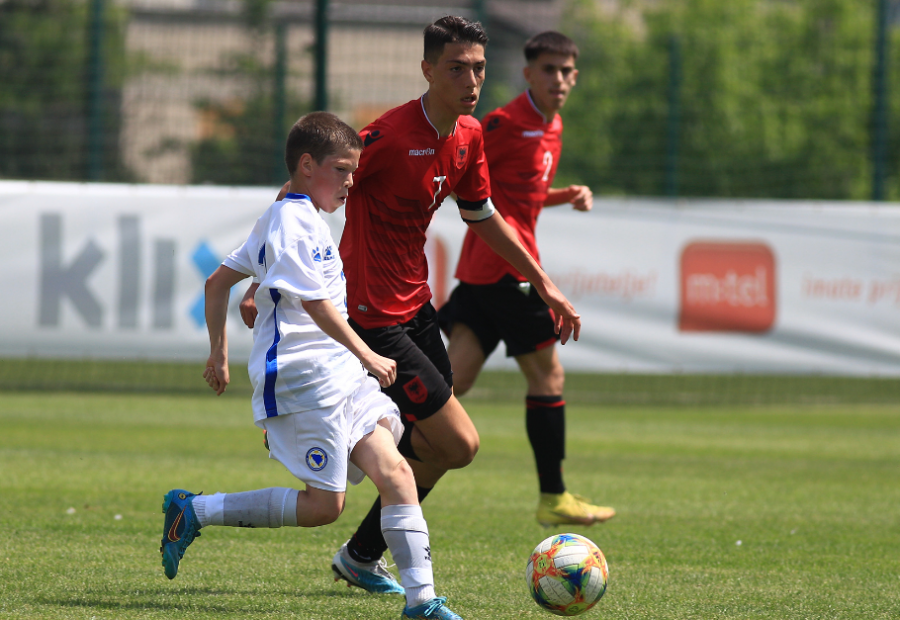 Një tjetër turne moshash në Shqipëri/ FSHF, organizatore e ndeshjeve të ‘UEFA Development’ U-15 për djem