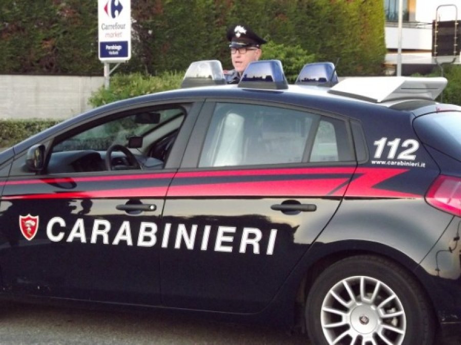 E spiunuan banorët e zonës, arrestohet 20-vjeçari shqiptar në Itali, i sekuestrohen mbi 75 kg drogë