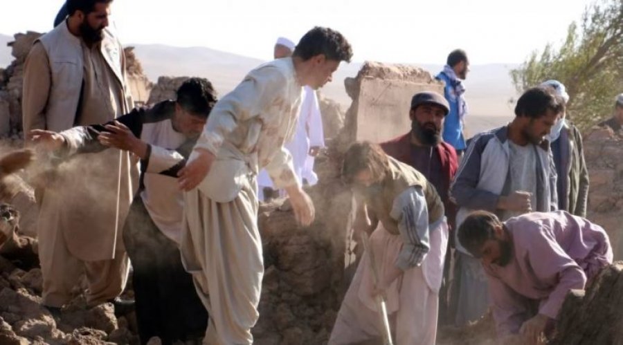 U goditën nga tërmeti 6.3 ballë, mbi 2000 të vdekur dhe 1200 të plagosur në Afganistan