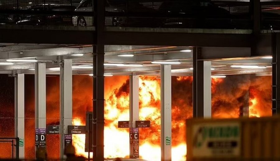 Zjarr masiv në një aeroport në Londër/ Anulohen të gjitha fluturimet