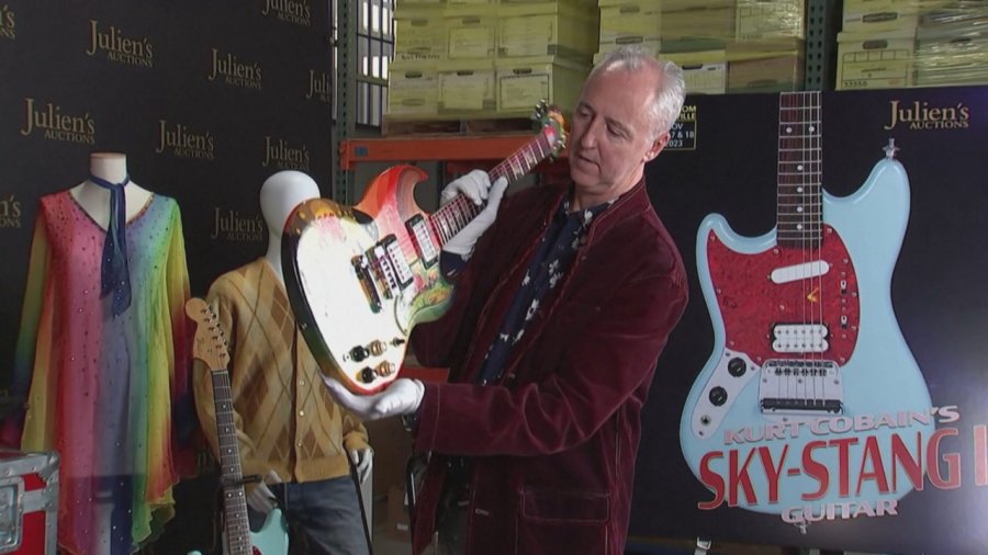 Mbi 1 milionë dollarë, shumat marramendëse me të cilat dalin në shitje kitarat e Eric Clapton dhe Kurt Cobain 
