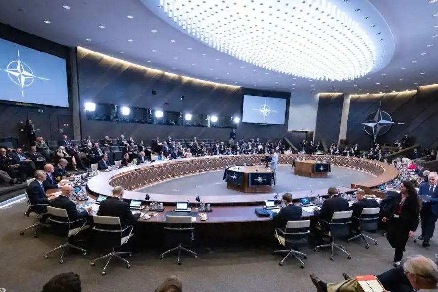 NATO takim në Bruksel, pritet të diskutojnë për Kosovën, i pranishëm dhe Stoltenberg