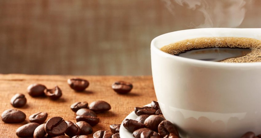 A duhet të pini kafe kur jeni i sëmurë?