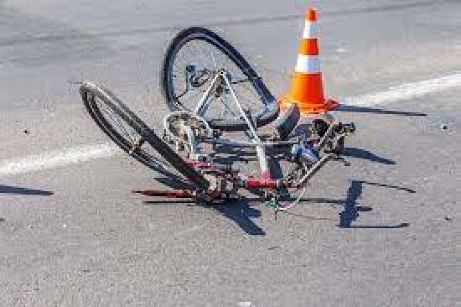 Aksident në Lezhë, automjeti përplas biçikletën, plagoset një i moshuar
