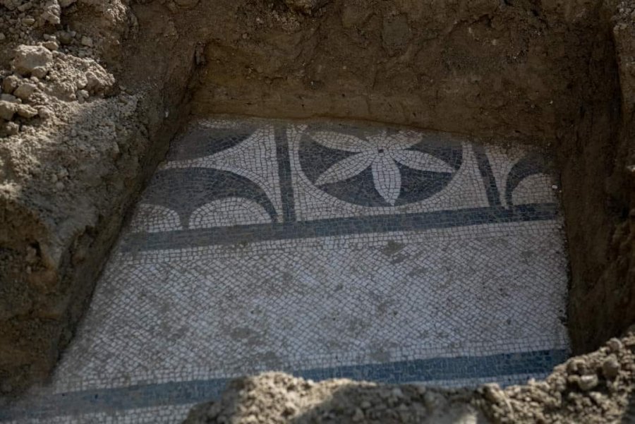 FOTO/ Zbulim i rrallë arkeologjik në Durrës, pranë shkollës 'Gjergj Kastrioti'