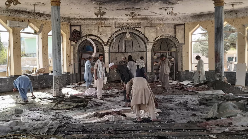 Sulm vetëvrasës në një xhami në Afganistan, 7 viktima dhe dhjetëra të plagosur