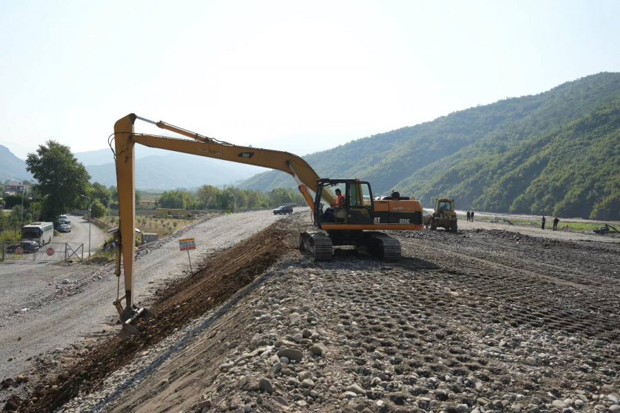 Rrugët, ARRSH 33.5 mln euro për segmentet Qafë Bualli-Martanesh dhe Elbasan-Qafë Thanë (III)