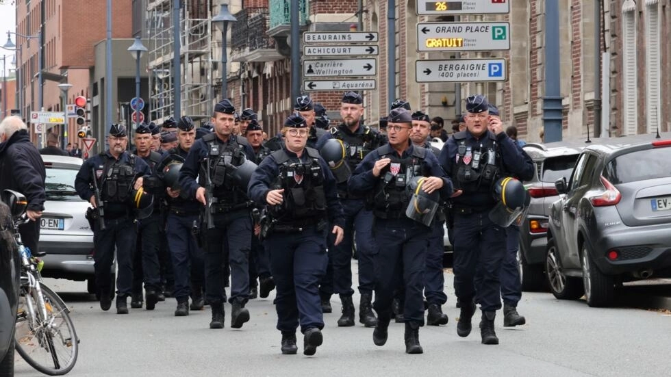 Franca në nivel të lartë alarmi, dislokon 7000 ushtarë pas sulmit fatal në shkollë