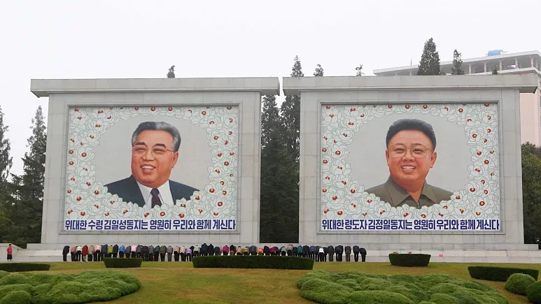 Koreja e Veriut dërgoi 1000 kontenierë me municione në Rusi, thotë Shtëpia e Bardhë