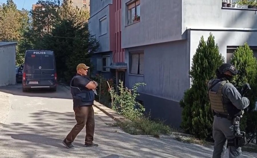 Gjenden armë dhe mjete shpërthyese gjatë bastisjeve në veri të Kosovës