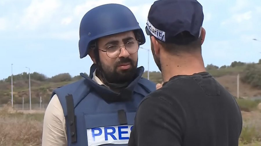 VIDEO/ Polici izraelit kërcënon gazetarin gjatë raportimit të drejtpërdrejtë: Do ta bëjmë Gazën shkrumb e hi