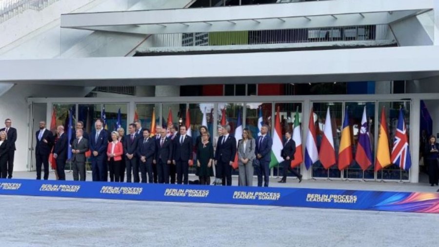 Samiti i Procesit të Berlinit në Tiranë, Brnabiç refuzon foton zyrtare