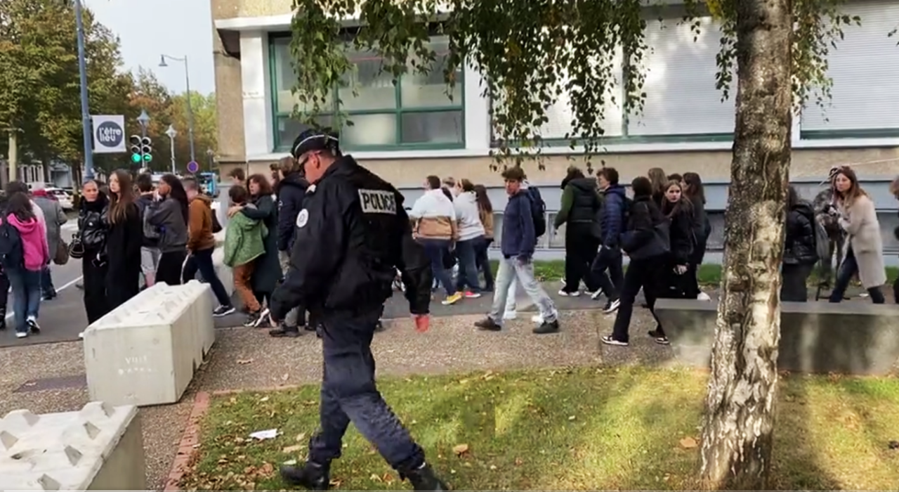 Francë, frikë për tjetër sulm terrorist, evakuohet shkolla ku u vra mësuesi i letërsisë
