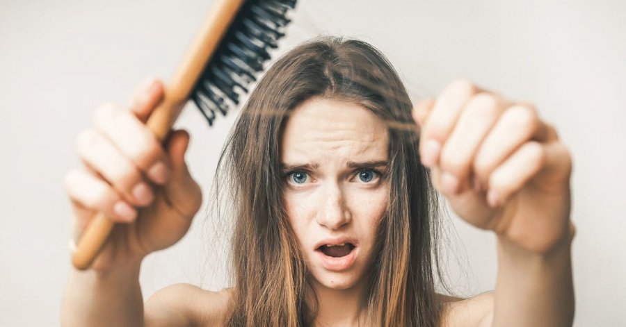 Me vjeshtën erdhi dhe periudha e rënies së flokëve: 5 këshilla që do t’ju vijnë në ndihmë