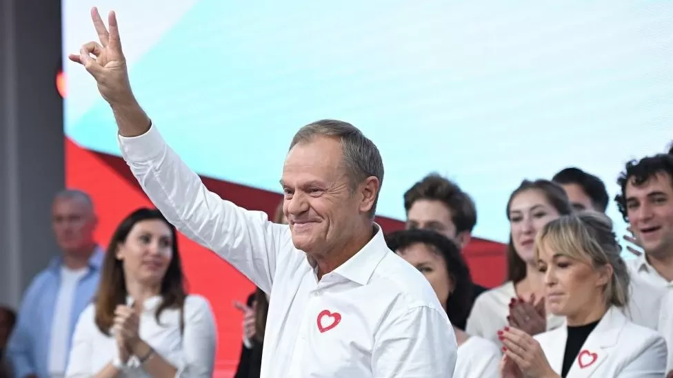 ‘Bie’ kryeministri populist në Poloni, Tusk më shumë shanse të formojë qeverinë