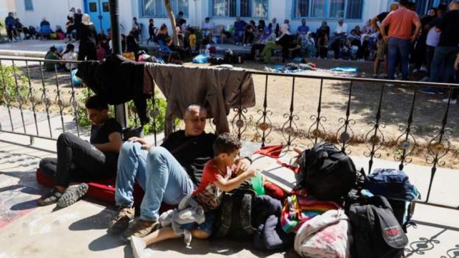 Agjencia e OKB ngre alarmin: Qendra për strehimin e refugjatëve palestinezë e mbingarkuar