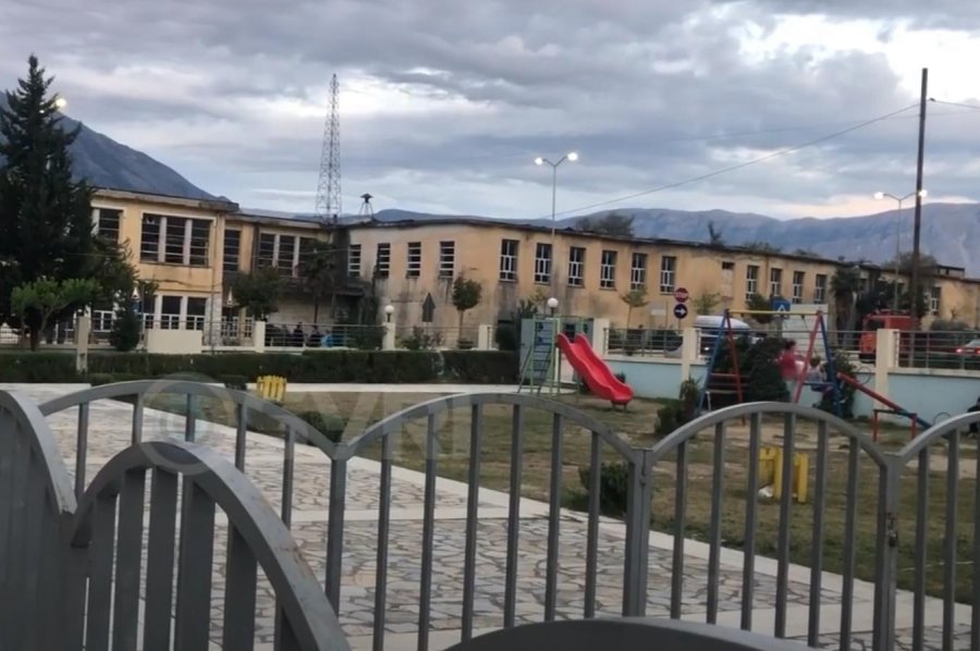 SYRI TV/ Gjirokastra nuk ka kënd lojërash për fëmijët, lodrat u propoganduan nga Flamur Golemi