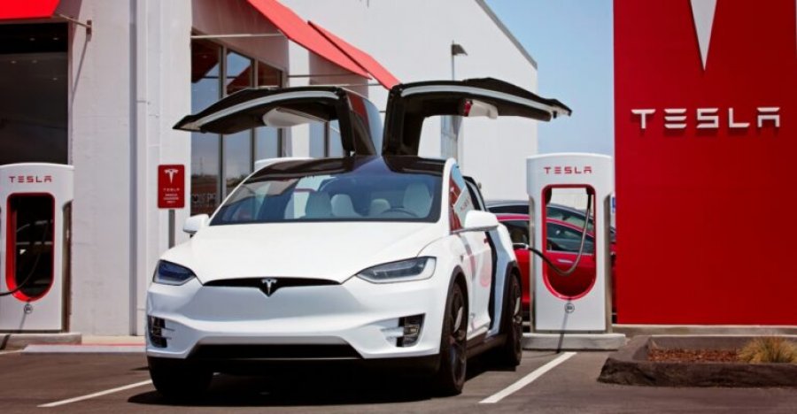 Tesla-s në SHBA i kërkohet të tërheqë afro 55,000 Modele X
