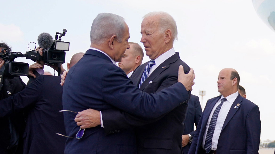 Biden mbërrin në Izrael, përqafime të ngrohtë me Benjamin Netanyahu