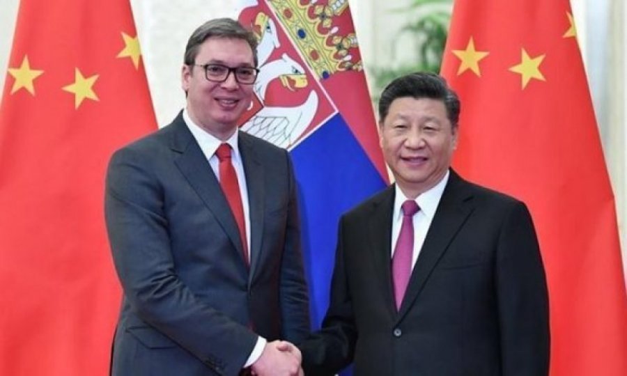 Vuçiç në Kinë për blerje të armëve, takohet me Xi dhe lavdëron Putinin
