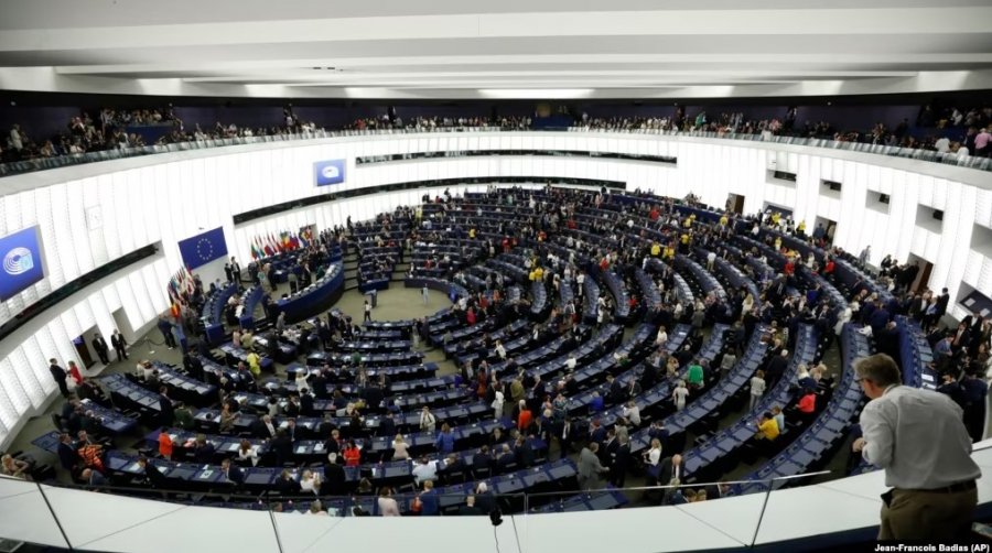 Parlamenti Evropian miraton rezolutën që dënon sulmin terrorist në Banjskë