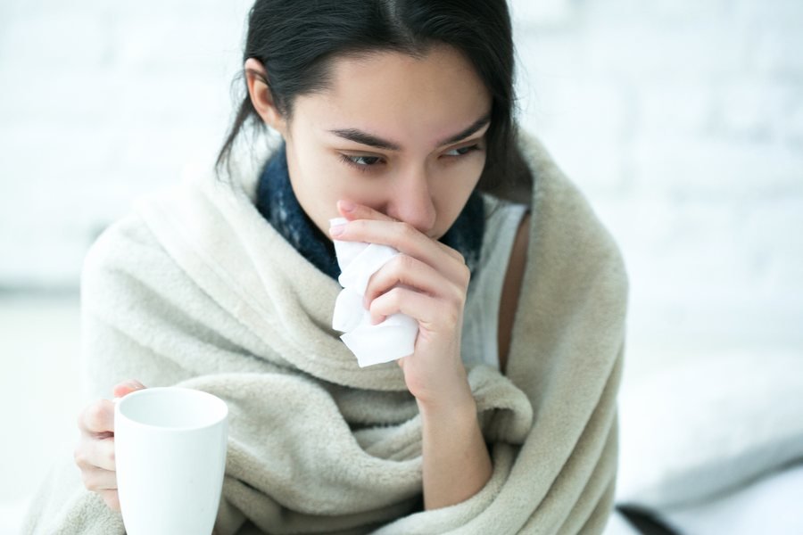 8 gabimet që bëjnë njerëzit kur sëmuren me grip!