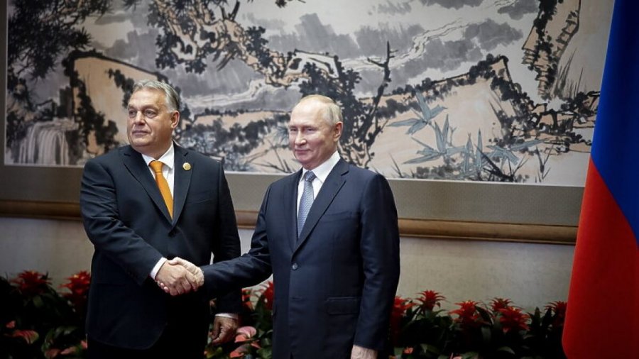 Kreu i diplomacisë ukrainase: Shpresojë që Orban t’i ketë pastruar të paktën duart pas shtrëngimit të duarve me Putinin