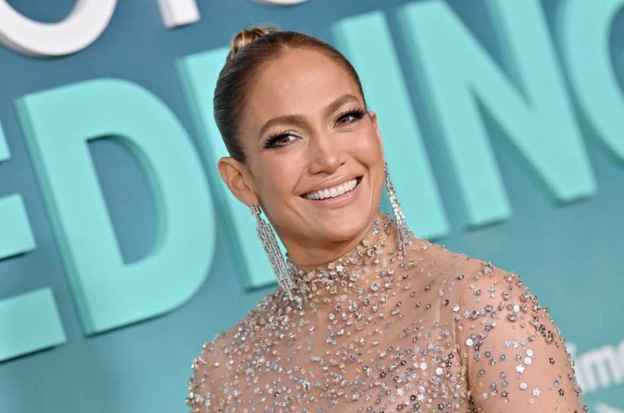 Jennifer Lopez shfaqet më sensuale se kurrë!
