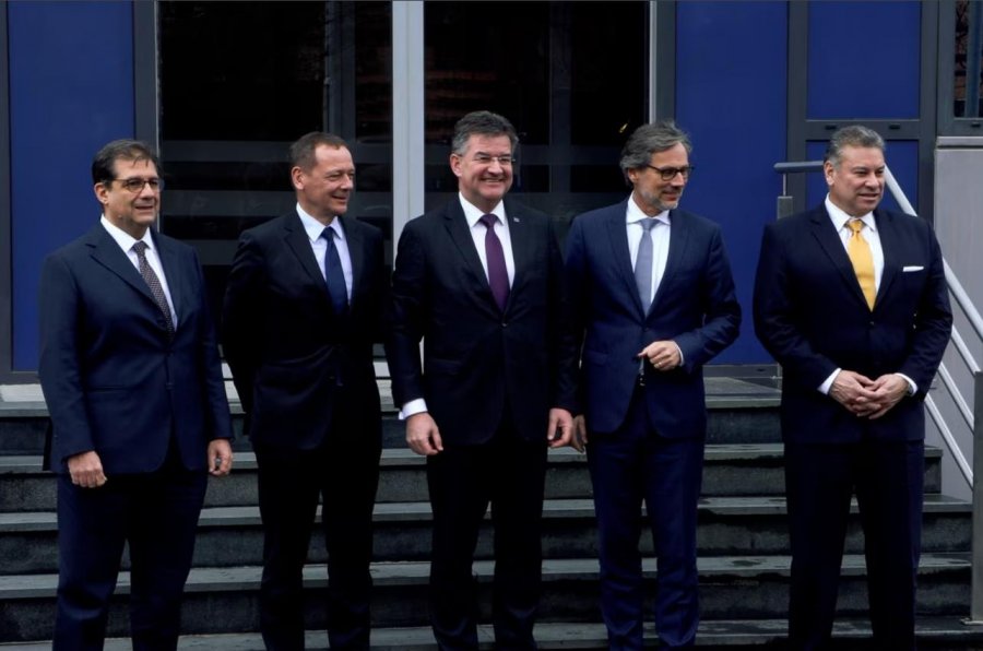 'Me propozime interesante' - Pesë diplomatë zbarkojnë në Kosovë dhe Serbi për të ringjallur dialogun